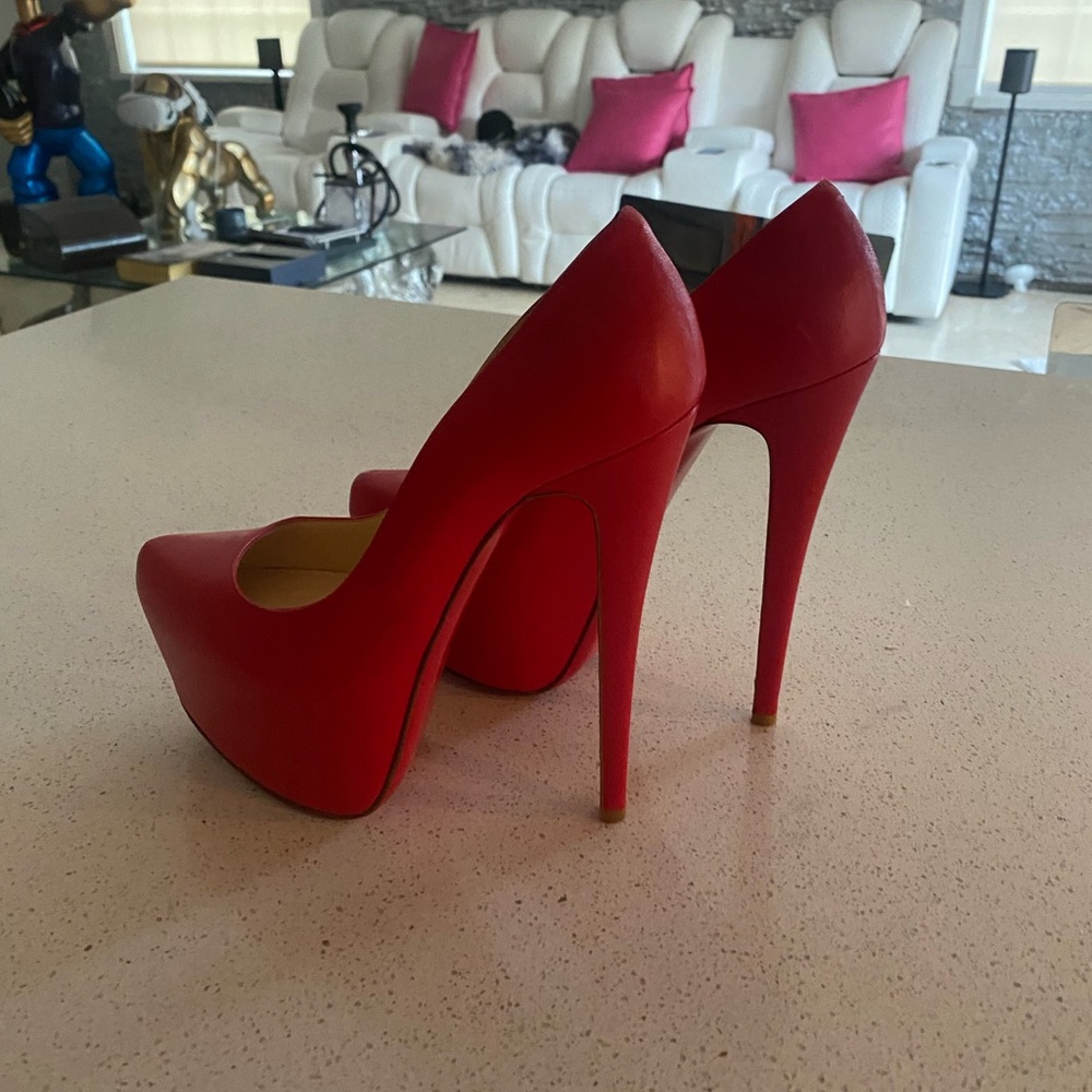 Christian Louboutin - Picture 2 of 4